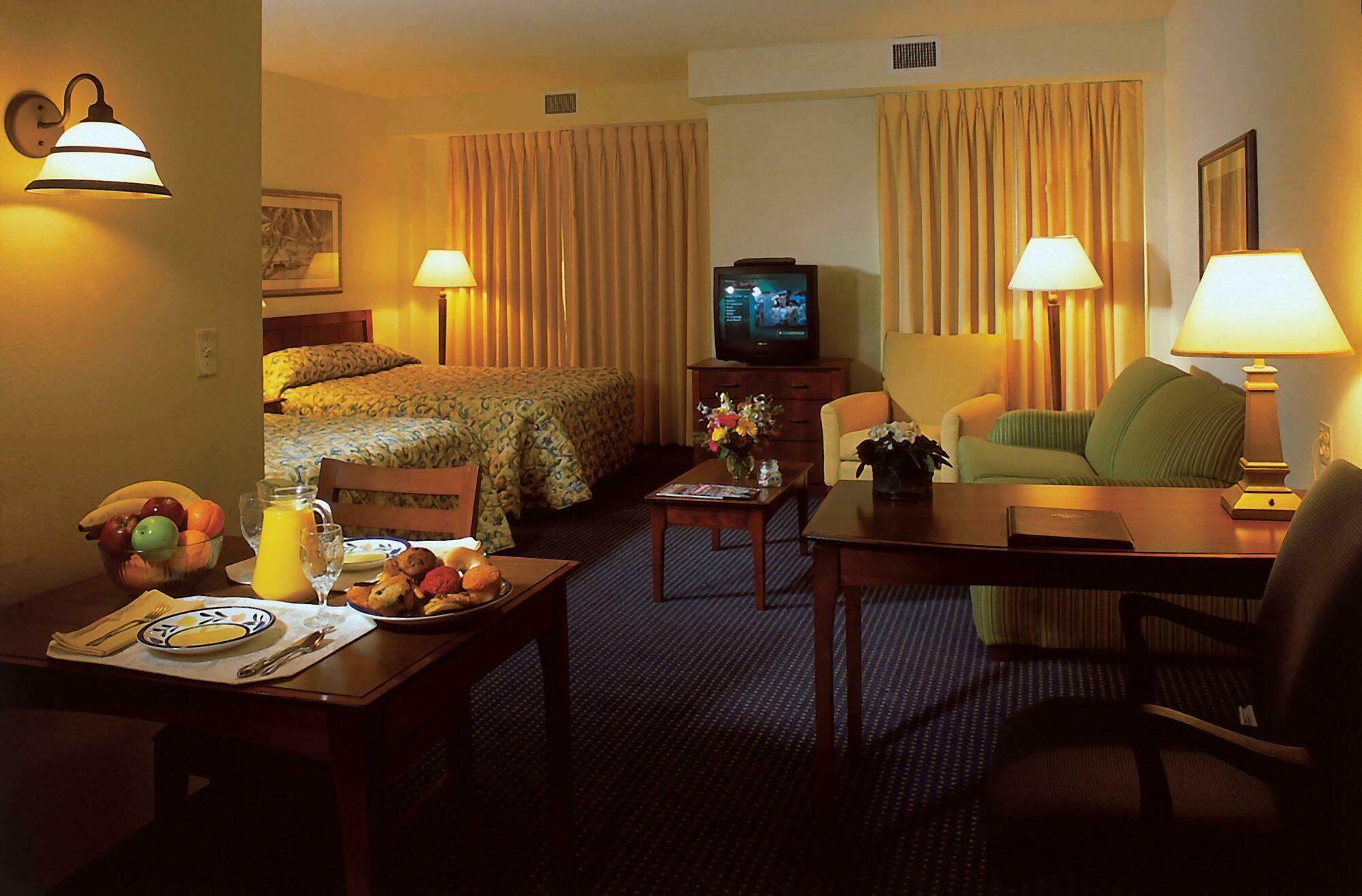 Hotel By Marriott Orlando At Seaworld Williamsburg